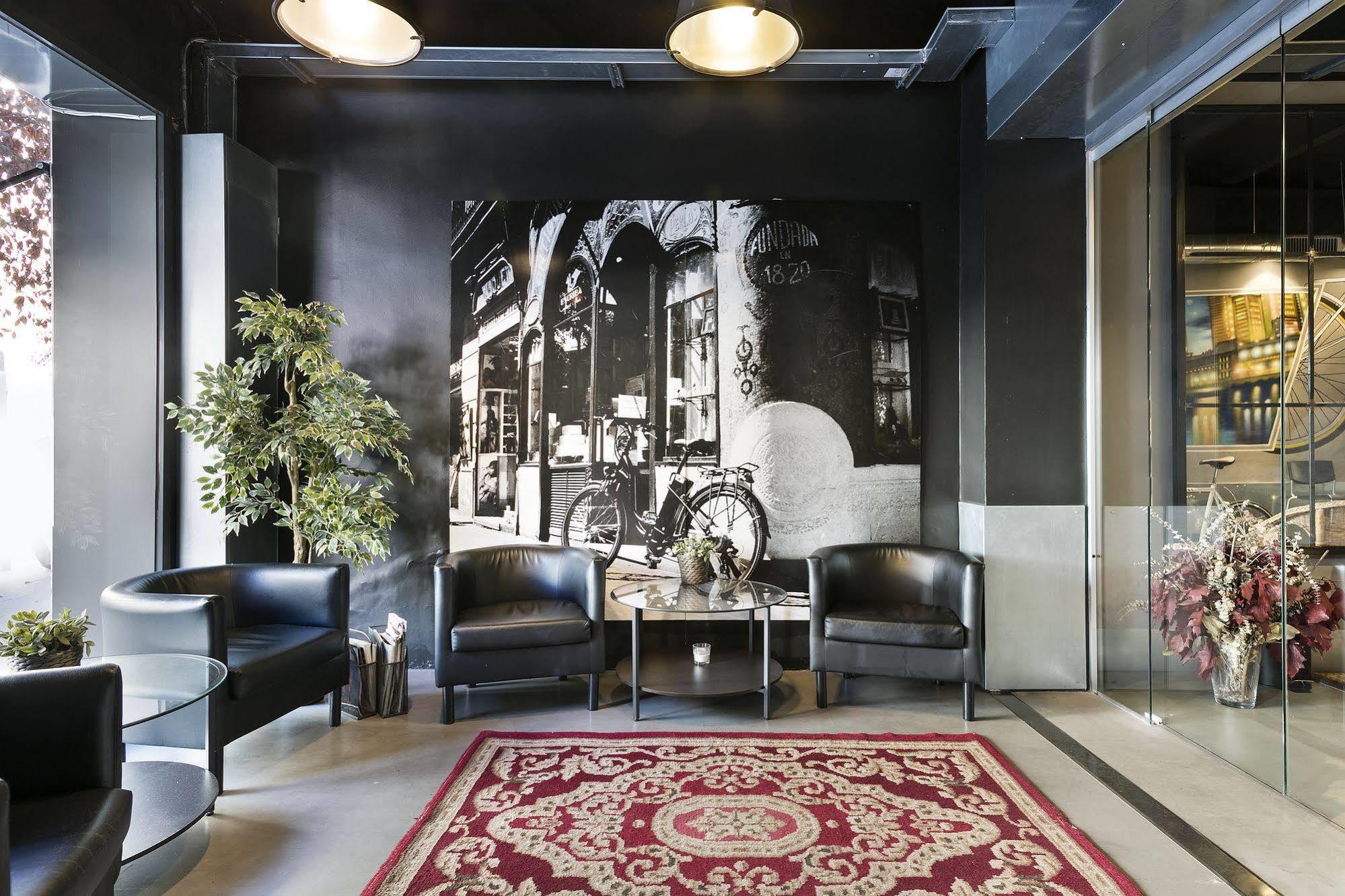 Fira Apartments By Gaiarooms Barcelona Exteriör bild