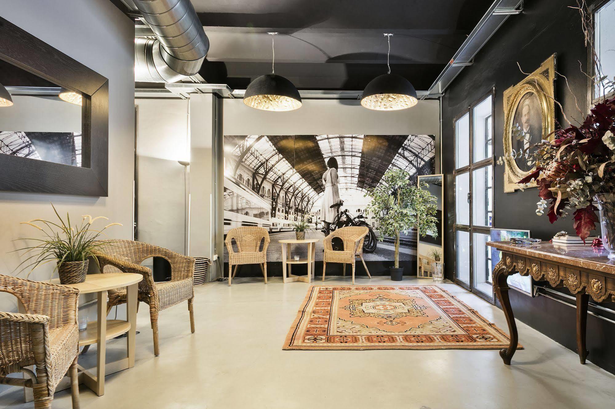 Fira Apartments By Gaiarooms Barcelona Exteriör bild