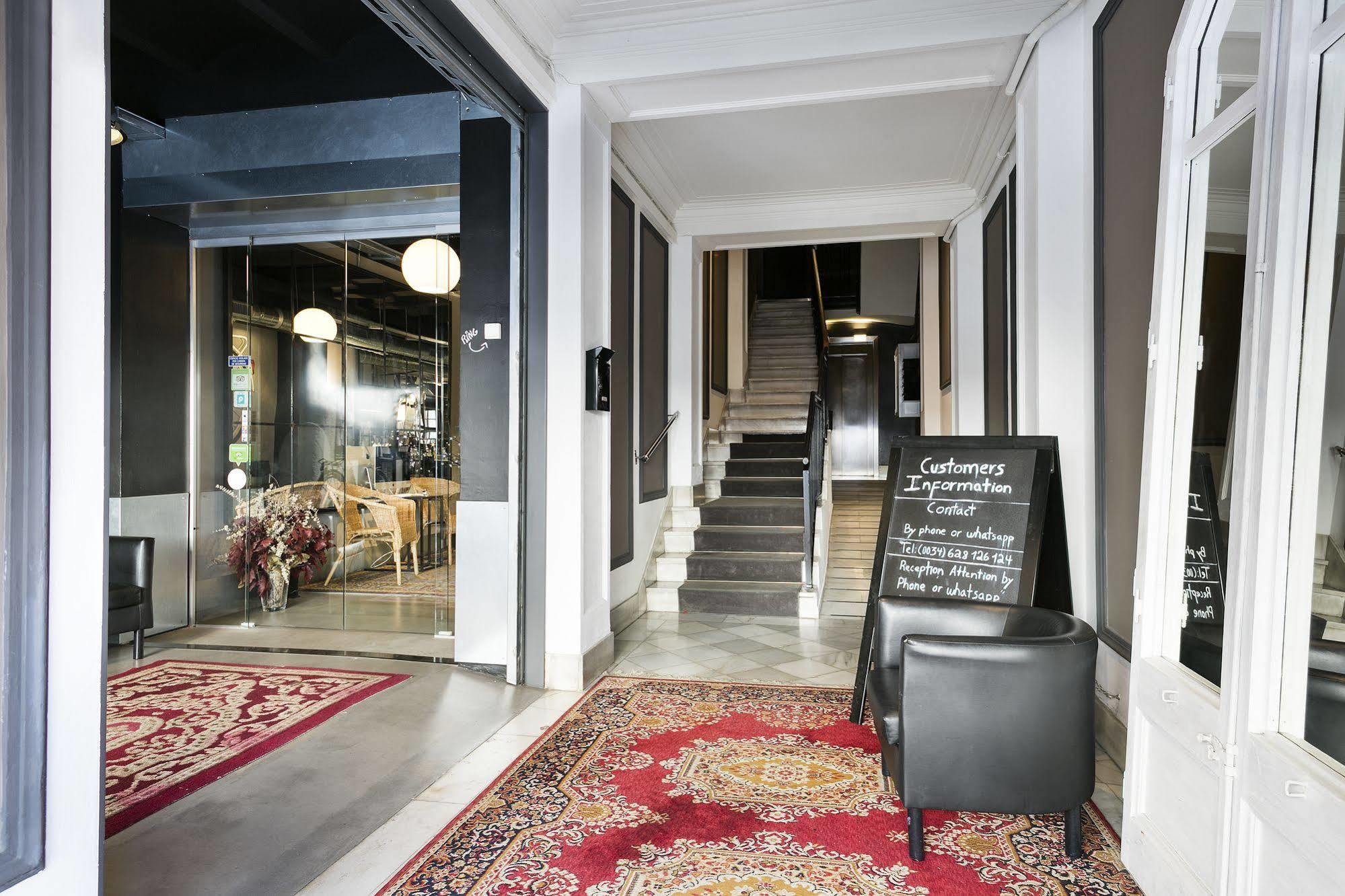 Fira Apartments By Gaiarooms Barcelona Exteriör bild