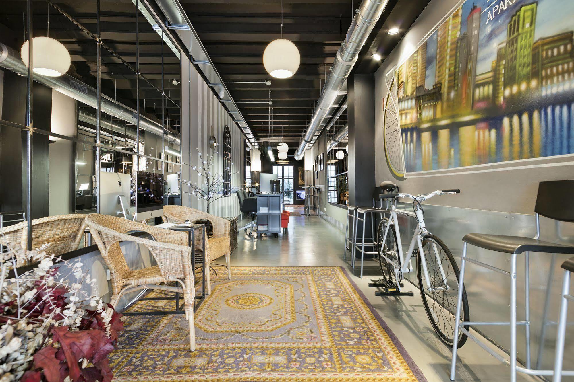 Fira Apartments By Gaiarooms Barcelona Exteriör bild