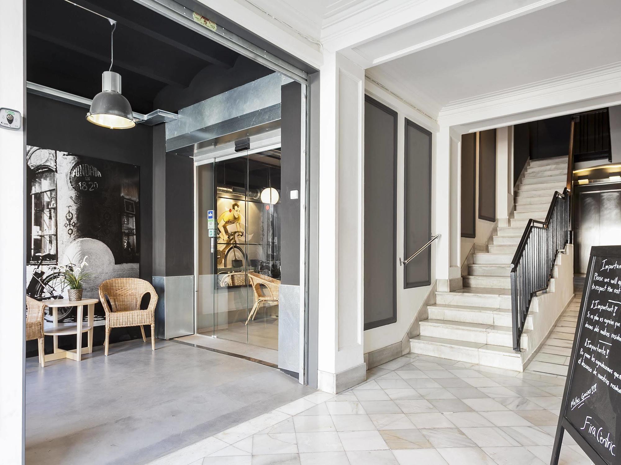 Fira Apartments By Gaiarooms Barcelona Exteriör bild