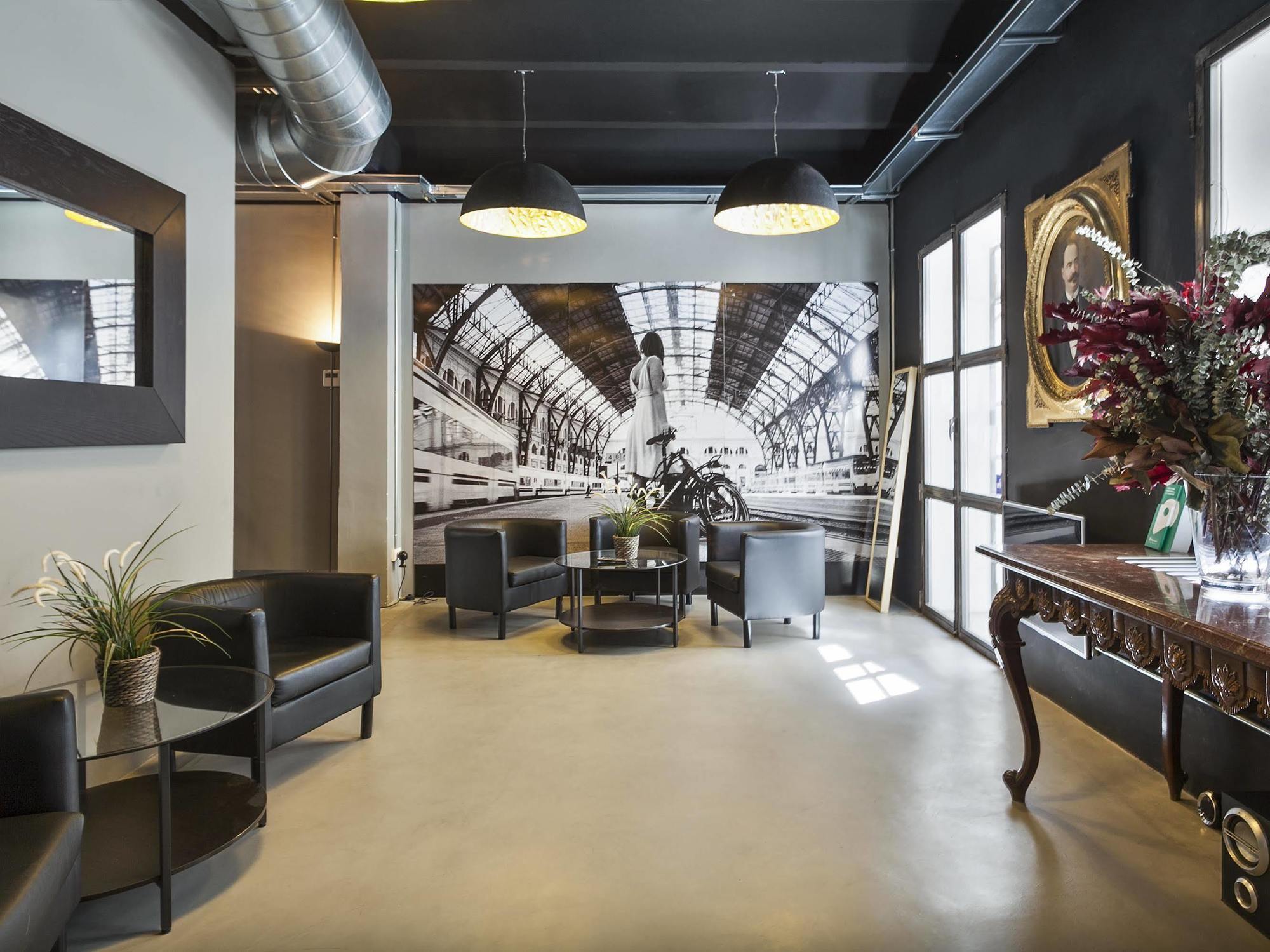 Fira Apartments By Gaiarooms Barcelona Exteriör bild